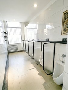 <span class=keywords><strong>Séparateur</strong></span> d'urinoir moderne en verre dépoli, écologique, avec structure en acier inoxydable et en fer pour cabine de toilettes d'hôtel et de spa - Product Image 6