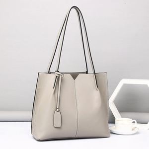 Sac fourre-tout portable en cuir véritable vintage de haute qualité, imperméable, grande capacité, sac à bandoulière pour femmes pour un usage quotidien - Product Image 3