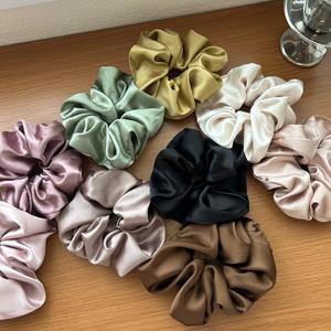 Precio bajo al por mayor elegante Jumbo grande Color sólido satén Scrunchies para niñas imitación seda banda para el cabello decoración del cabello - Product Image 2