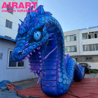 Décoration d'activités de plein air : Dragon gonflable réaliste. Accessoire de dragon gonflable avec écailles bleues pour le toit.