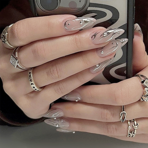 <span class=keywords><strong>Uñas</strong></span> Postizas Plateadas con Diseño <span class=keywords><strong>de</strong></span> <span class=keywords><strong>Llama</strong></span>, Adornadas con Pedrería, con Brillo y Patrón <span class=keywords><strong>de</strong></span> <span class=keywords><strong>Fuego</strong></span>, para Uso Diario - Product Image 1