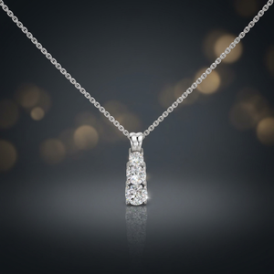 Pendentif élégant en diamant rond brillant, collier à trois pierres, bijoux de luxe pour femmes - Product Image 3