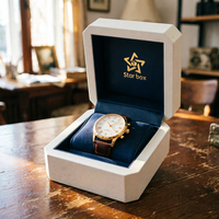 Boîte de rangement pour montres en bois blanc, finition mate, intérieur en cuir avec coussin pour montre, logo personnalisé pour l'emballage de marques de montres haut de gamme