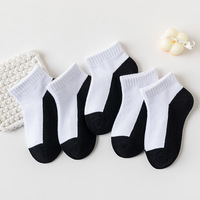 Chaussettes courtes étudiantes en coton blanc pour enfants pour garçons filles mince couleur unie Patchwork Sports Design printemps été en gros