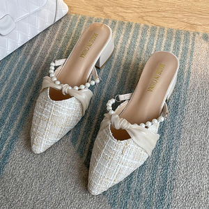 Sandálias Femininas de Verão 2026 Novas com Salto Grosso Estilo Coreano Bico Fino Meia Sandália com Tira de Fivela para Exterior Salto Baixo Estilo Fada Baotou - Product Image 3