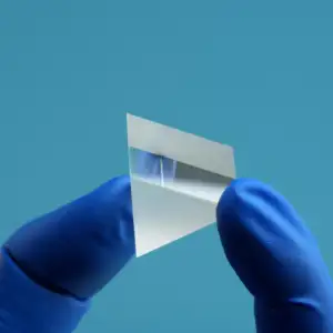 제조업체 사용자 정의 K9 Bk7 고출력 레이저 라인 코팅 UV 융합 실리카 등변 직각 프리즘 유리 프리즘