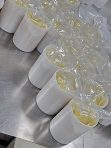 Taze organik arı sütü sıvı 2 HDA ab standart arı süt toplu toptan fabrika kaynağı yetişkinler için arı sütü bağışıklık güçlendirici - Product Image 5