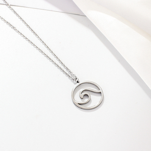 Collana con Ciondolo a Onda Marina in Acciaio Inossidabile con Design a Cerchio Placcato Argento e Oro, Catene Impermeabili e Antiannerimento - Product Image 2