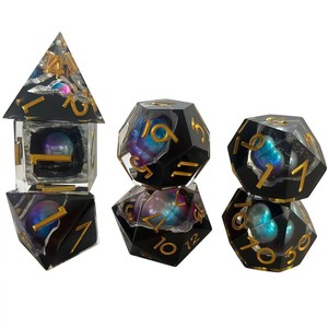 Set di <span class=keywords><strong>Dadi</strong></span> Poliedrici a Tema Drago in Acrilico Trasparente per Giochi di Ruolo RPG DND <span class=keywords><strong>con</strong></span> Mini Figura in Confezione di Latta - Product Image 3