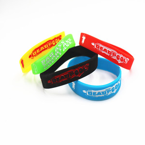 Personnage de film <span class=keywords><strong>Deadpool</strong></span> en relief sur bracelet en silicone blanc célèbre produit promotionnel - Product Image 1