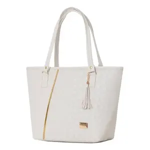 Bolso Tote Blanco para Mujer Fana M3846 de Microfibra y Cuero Sintético con Borla para Uso Diario - Product Image 3