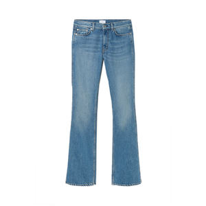 Jeans clásicos de corte bootcut para mujer con tiro medio y abertura de pierna favorecedora para un uso diario versátil y un estilo casual atemporal. - Product Image 1
