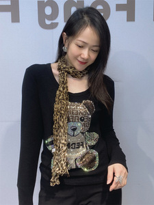 เสื้อเชิ้ตแขนยาวคอกลมสำหรับผู้หญิงสำหรับฤดูหนาว ดีไซน์แบบผ้าพันคอ ประดับด้วยคริสตัลคุณภาพสูง ผ้าฝ้ายริบบิ้น ทรงเข้ารูป - Product Image 4