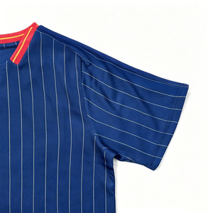 Camiseta de Fútbol Estilo Ibérico Vintage 2026 para Hombre - Rayas Azul Marino con Ribete Rojo, Secado Rápido, Poliéster, Manga Corta - Product Image 4