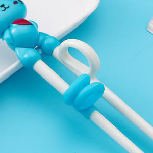 Baguettes d'apprentissage bleues à motif de dessin animé pour enfants de 2 à 4 ans, baguettes d'entraînement droites avec guide d'aide - Product Image 1