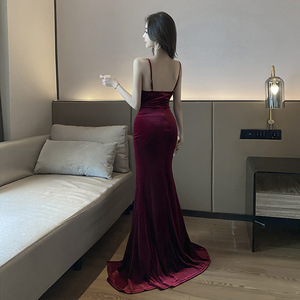 <span class=keywords><strong>Abito</strong></span> da sera <span class=keywords><strong>lungo</strong></span> <span class=keywords><strong>rosso</strong></span> senza schienale <span class=keywords><strong>con</strong></span> <span class=keywords><strong>spacco</strong></span> laterale da donna all'ingrosso - Product Image 3