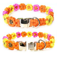 Ensemble collier et laisse pour chien tressé à la main avec fleurs, collier pour animal de compagnie en paracorde coloré avec boucle à dégagement rapide et anneau en D, laisse décorative pour chien