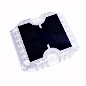 Borne de signalisation solaire en aluminium moulé sous pression, 6 LED blanc chaud, clignotante, alimentée par énergie solaire, IP68, lumière d'avertissement réfléchissante pour extérieur - Product Image 1
