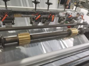 Máquina automática de fabricación de bolsas de rollo a rollo Máquina de fabricación de bolsas de válvula de polipropileno de sellado central resistente - Product Image 5