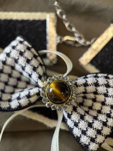 फैशनेबल नेक और सुरुचिपूर्ण ब्रिटिश शैली धनुष बाघ की आंख के पेट हार - Product Image 5