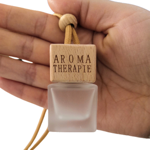 Logotipo personalizado 8ml claro cuadrado en forma de coche colgante difusor Aroma aceite botella de perfume de vidrio con tapa de madera - Product Image 1