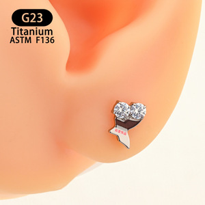 Boucles d'oreilles clous en titane avec incrustation de zircon G23 ASTM F136 poli miroir pour bijoux de piercing tendance pour les fêtes - Product Image 2