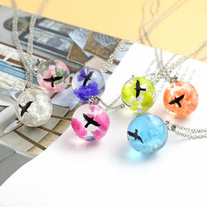 <span class=keywords><strong>2022</strong></span>มาใหม่ Diy ของขวัญสร้างสรรค์บุคลิกภาพเครื่องประดับส่องสว่างสีฟ้าท้องฟ้าสีขาวเมฆสร้อยคอเรซินสำหรับผู้หญิง - Product Image 2