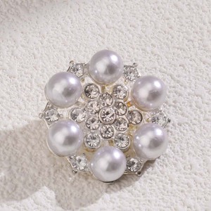 Broches en alliage de zinc avec perles florales, rondes, blanches, roses, dorées, ornées de strass, bijoux unisexes, cadeau, boucle - Product Image 2