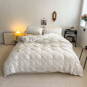 Ensemble <span class=keywords><strong>de</strong></span> literie <span class=keywords><strong>de</strong></span> 90g <span class=keywords><strong>de</strong></span> couleur unie ensemble <span class=keywords><strong>de</strong></span> housse <span class=keywords><strong>de</strong></span> couette <span class=keywords><strong>de</strong></span> luxe tirant des fleurs ensemble <span class=keywords><strong>de</strong></span> trois pièces - Product Image 5