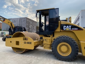 รถบดอัดดิน CAT CS‑683E มือสอง สภาพดีเยี่ยม พร้อมใช้งาน สำหรับบดอัดฐานถนน และสร้างทางใหม่ - Product Image 3