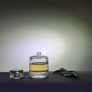 Bouteille de <span class=keywords><strong>parfum</strong></span> personnalisée de luxe joli verre cylindrique avec emballage de boîte de soins de la peau cosmétique de logo personnalisé - Product Image 5