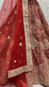 ขายส่งชุดเลเฮนกาโชลีปักลายทันสมัย ประดับเลื่อม ยาวกรอมพื้น ผ้าไม่ยับ สำหรับชุดเจ้าสาว หลายขนาด จากอินเดีย - Product Image 3