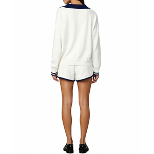 Maglione da <span class=keywords><strong>Donna</strong></span> in <span class=keywords><strong>Cotone</strong></span> 100% con Logo Personalizzato, 12GG, Collo <span class=keywords><strong>a</strong></span> V Aperto con Rifiniture <span class=keywords><strong>a</strong></span> Contrasto, Polsini <span class=keywords><strong>a</strong></span> <span class=keywords><strong>Righe</strong></span> Stile Preppy, Pullover da Tennis Lavorato <span class=keywords><strong>a</strong></span> <span class=keywords><strong>Maglia</strong></span> - Product Image 4