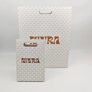 Sacs en papier épais de qualité supérieure pour la vente au détail, sacs de shopping de luxe avec poignée, logo personnalisé pour les emballages cadeaux - Product Image 3
