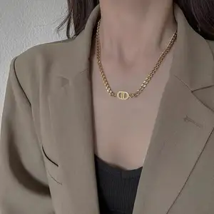 INS в ретро-стиле; Цвет золотистый, серебристый толстая цепочка ожерелье буквы кулон двойной D Pig Nose кубинской цепочка для женщин