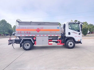 Nouveau camion-citerne Faw 4x2 de 6,2 m³ (5 tonnes, 6200 L) multi-compartiments avec distributeur de carburant à haut débit pour le transport de diesel/essence - Product Image 3