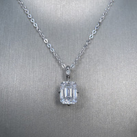 Liontin Moissanite Potongan Radiant 2 Karat 6x8mm Potongan Emerald untuk Wanita, Kalung Rantai Salib Perak S925 Berlapis Rhodium dengan Setting Claw