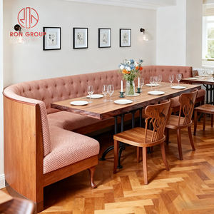 Banquette capitonnée en tissu rose vintage anglais avec table en bois et chaises en bois à imprimé floral pour mobilier de café, boutique ou restaurant - Product Image 4