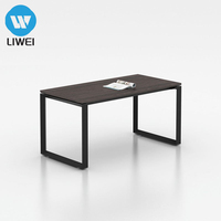 Bureau d'ordinateur individuel en bois, moderne et minimaliste, extensible et personnalisable, pour le télétravail et l'usage commercial