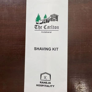 Bolsas de papel cromado vacías para peines, con impresión a dos colores, termosellables, con sellado central, para amenidades de habitaciones de hotel - Product Image 1