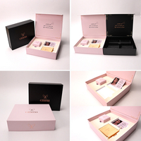 Boîte d'emballage de bijoux personnalisée populaire 2026 avec logo, différentes couleurs, boîte cadeau magnétique de luxe en papier pour bijoux