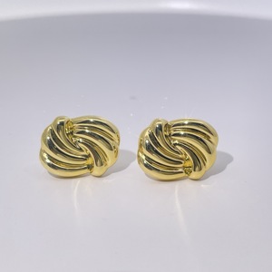 Boucles d'oreilles en laiton plaqué or vintage classiques à la mode torsadées élégantes françaises texturées pour femmes Tianyu Gems - Product Image 4