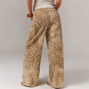 Pantalon en jean européen et américain 2026 avec motif cerf et imprimé tacheté, offrant un effet drapé - Product Image 4