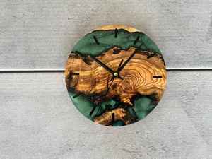 Horloge murale en résine élégante, décoration de maison élégante, durable, de haute qualité, chronométrage précis, parfaite pour le salon - Product Image 4