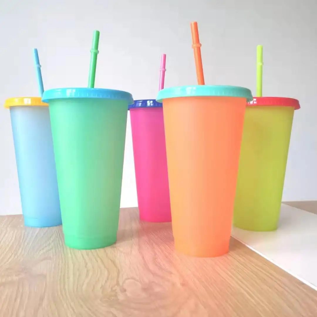 プラスチックタンブラー卸売BPA無料カスタムロゴ変更色プラスチックカップ24オンスマジックコールド色変更マグ再利用可能