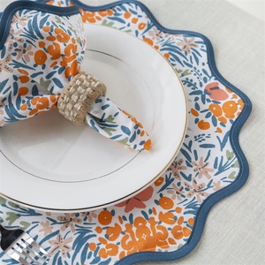 Lot de nappes et sets de table en coton et lin brodés à bord festonné et imprimé floral pour hôtels, restaurants et mariages - Product Image 1