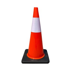 Cono de Tráfico Reflectante de PVC de 70 cm, Cono de Seguridad Flexible y Duradero, Diseño Apilable para Control de Multitudes en Carreteras, Estacionamientos y Autopistas - Product Image 4