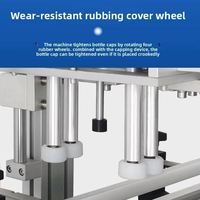 Machine de capsulage automatique multifonctionnelle en ligne à quatre roues pour bouchons à vis de bouteilles avec pompe à gâchette