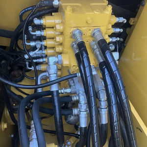 Excavatrice sur chenilles Komatsu PC130 d'occasion, certifiée CE, 99 % neuve, d'origine japonaise, équipement hydraulique pour travaux de terrassement. - Product Image 6