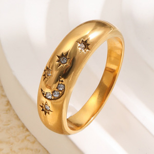 Anello Minimalista Vintage con Stella e Luna in Acciaio Inossidabile, Gioiello Elegante Ipoallergenico e Delicato sulla Pelle - Product Image 1